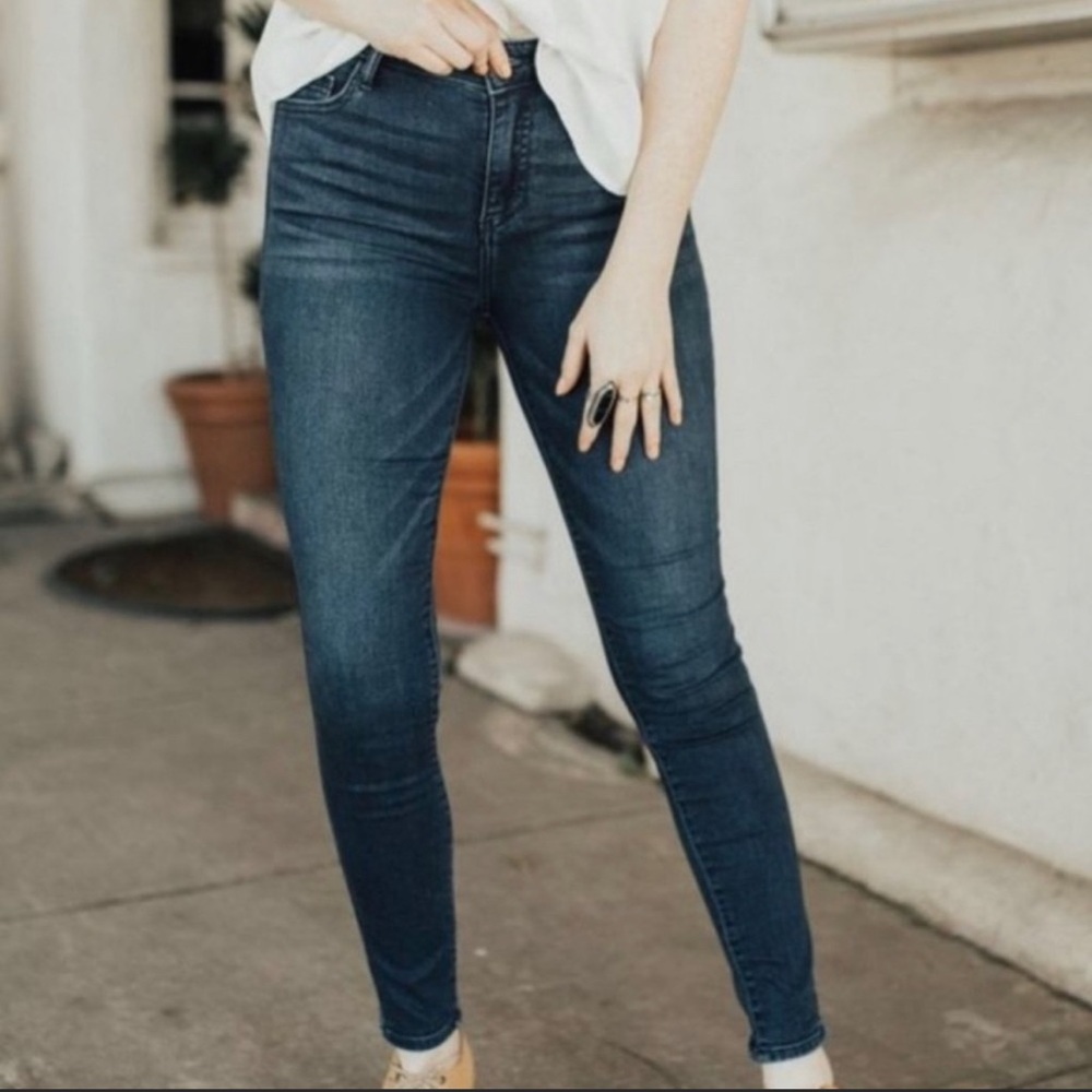NWT CJLA Bailey Dark Wash Jean. Size 9.